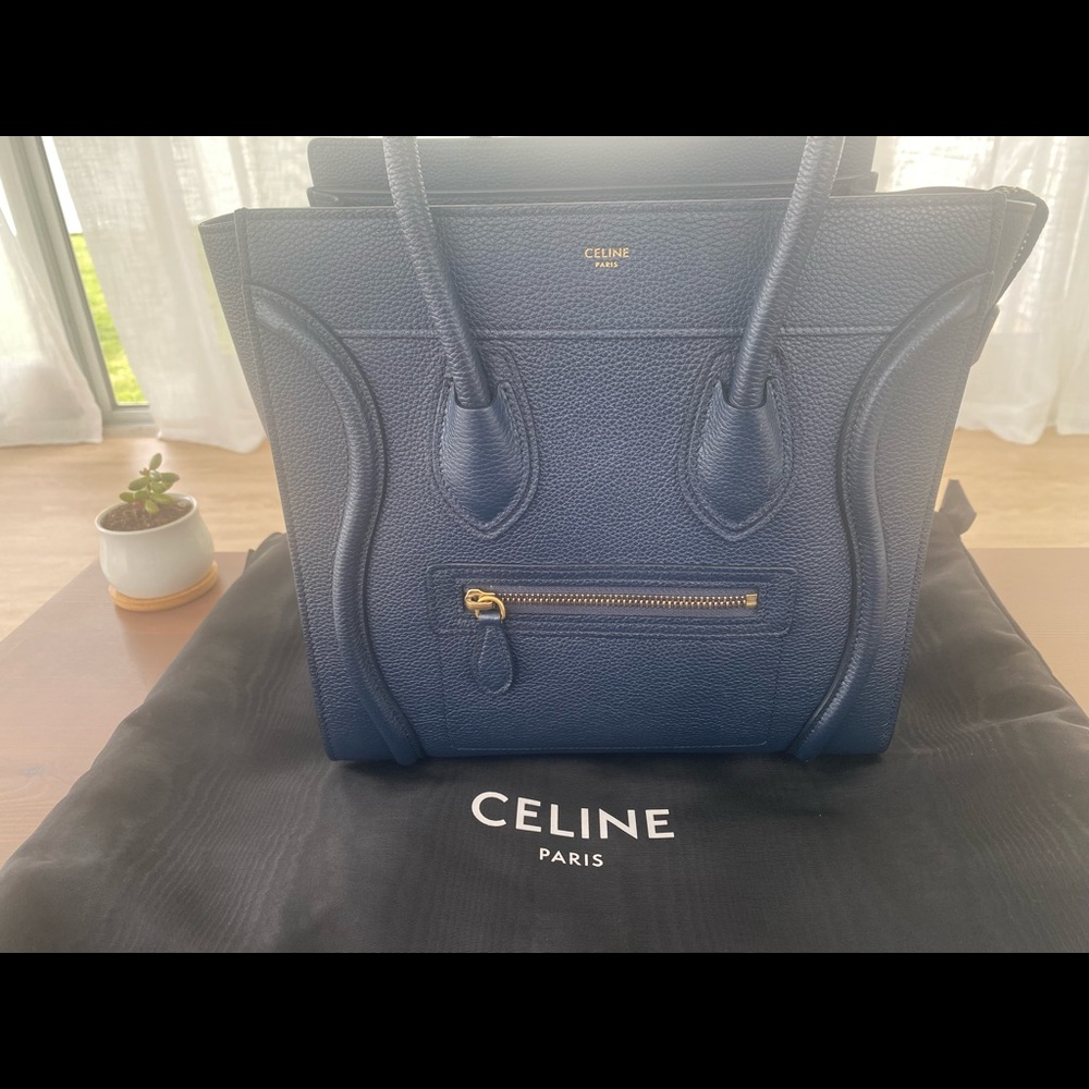 CELINE MICRO LUGGAGE HANDBAG IN DRUMMED CALFSKIN
NAVY BLUE